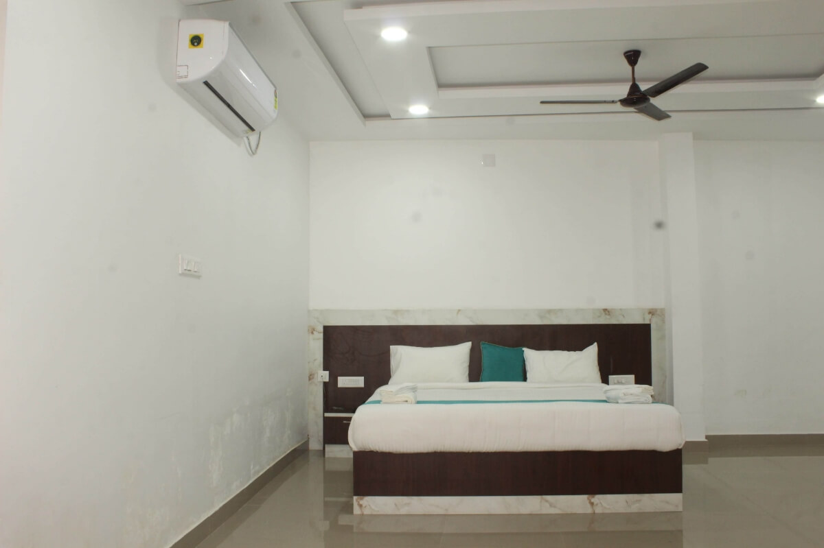 Room image 4